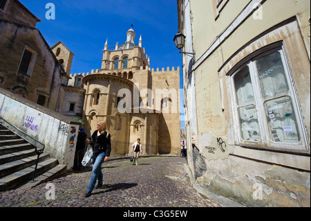 Rückansicht des Sé Velha (alte Kathedrale) in Coimbra, Portugal Stockfoto