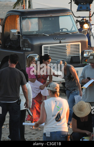 Courteney Cox mit ihrer Tochter Coco Riley Arquette, am Set Ihres neuen show "Cougar Town". Malibu, Kalifornien - 16.10.09 Stockfoto