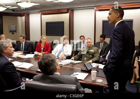 Präsident Barack Obama trifft sich mit Beratern über Afghanistan in den Situation Room des weißen Hauses Washington DC- Stockfoto