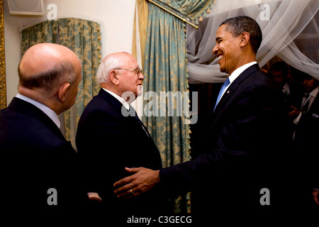 Präsident Barack Obama trifft sich mit Mikhail Gorbachev, ehemaliger Führer der Sowjetunion Gostinny Dvor, Russland - 07.07.09 weiß Stockfoto