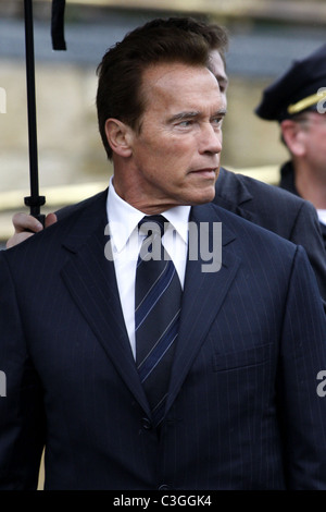 Kaliforniens Gouverneur Arnold Schwarzenegger besucht die privaten Trauerfeier für unsere Liebe Frau von Senator Edward Kennedy statt Stockfoto