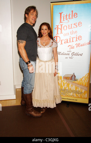 Melissa Gilbert als Ma Ingalls und Steve Blanchard als Pa Ingalls A besonderen Einblick in die Proben für die kommende Tour von Stockfoto