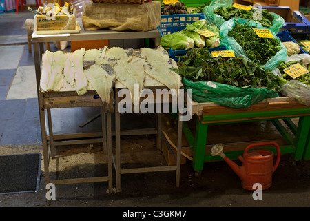 Fisch und Gemüse zum Verkauf in Xania Markt, Kreta, Griechenland Stockfoto