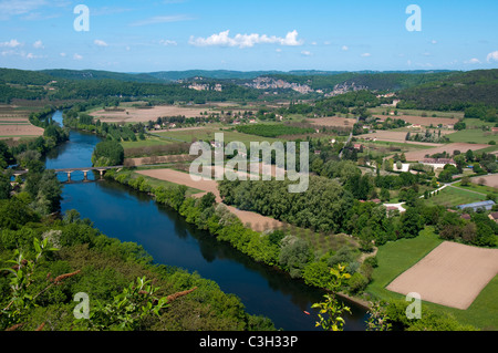 Ein Blick auf die Dordogne-Tal von der hübsche Bastide Stadt Domme, Dordogne Frankreich EU Stockfoto