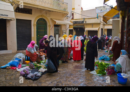 Markt in der Altstadt Medina Tanger Marokko in Nordafrika Stockfoto