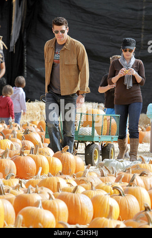 Besuchen Sie Bones' star David Boreanaz, seine Frau Jaime Bergman, und