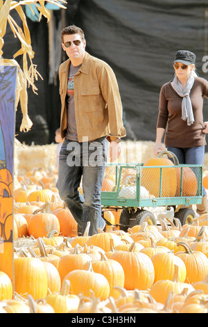 Besuchen Sie Bones' star David Boreanaz, seine Frau Jaime Bergman, und
