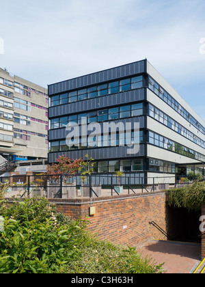Solar-Panels auf Süden zugewandten Gebäude an der Universität Southampton in Southampton, England. Stockfoto