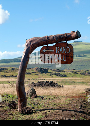 Melden Sie sich Rano Raraku, wo gibt es viele Moais auf einem Hügel aufgegeben. Osterinsel. Stockfoto