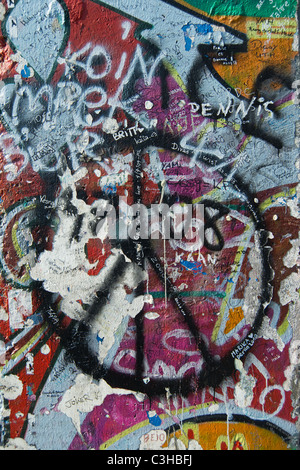 Detail der Graffiti auf der Berliner Mauer Stockfoto