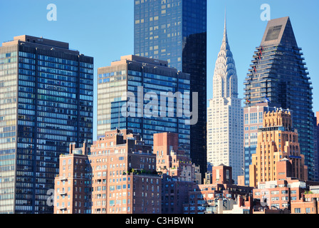 Skyline von Midtown Manhattan mit der Queensboro Bridge aus über den East River. Stockfoto