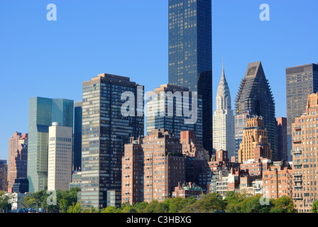 Skyline von Midtown Manhattan einschließlich das Chrysler building unter anderem. Stockfoto