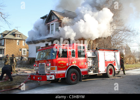 Detroit-Feuerwehr in Szene der Hausbrand Detroit Michigan USA Stockfoto