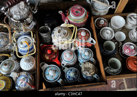 Teekannen und China ausgestellten und zum Verkauf, jeden Tag Leben, Straßenszene, Chinatown, Bangkok, Thailand Stockfoto