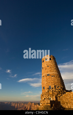 Desert View Watchtower, entworfen vom Architekten Mary Colter, entlang der South Rim des Grand Canyon National Park, Arizona, USA. Stockfoto