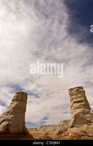 Elefant Füße Säulen, eine ungewöhnliche natürliche Felsformation in der Nähe von Monument Valley im nördlichen Arizona, USA. Stockfoto