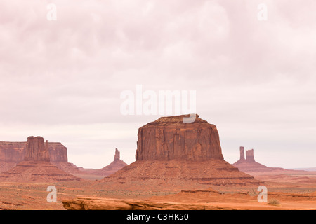 Blick vom John Ford Point entlang Valley Drive in Monument Valley Navajo Tribal Park, Arizona, USA. Stockfoto