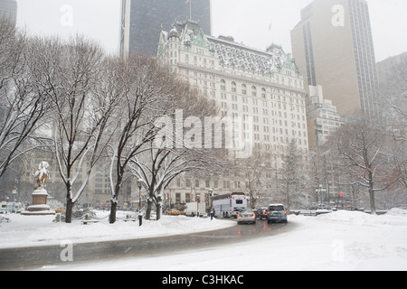 USA, New York City, Manhattan, Straßenszene im winter Stockfoto