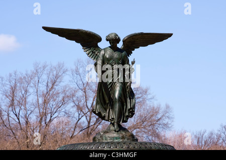 Skulptur "Engel der Wasser" auf dem Bethesda Brunnen im Central Park in New York City. Stockfoto