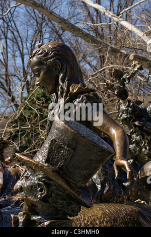 Bronze, Alice im Wunderland-Skulptur im Central Park in New York City. Stockfoto