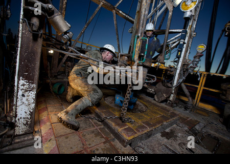 Öl-Arbeiter mit Öl bohren Stockfoto