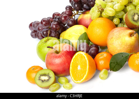 frisches Obst auf dem weißen Hintergrund Stockfoto