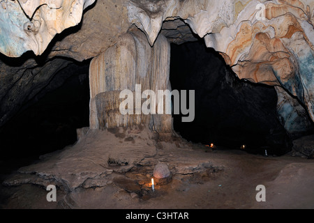 Die Höhle Tham Chompon Höhle in der Provinz Ratchaburi, Thailand. Stockfoto