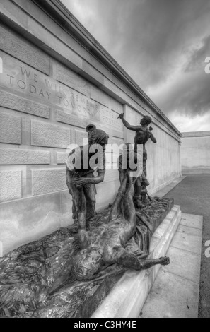 Statuen von Ian Rank-Broadley am National Memorial Arboretum, Staffordshire, England Stockfoto