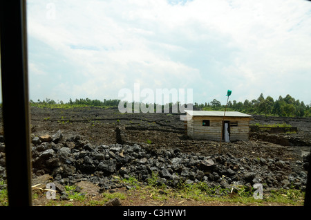 Goma, Stadt von Vulkanausbrüchen, befindet sich am Kivu-See im Osten der Demokratischen Republik Kongo im Rift Valley. Lavastrom Stockfoto