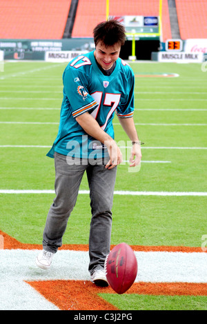 Kris Allen DSDS erscheint im Land Shark Stadium vor seinem Auftritt an der Miami Dolphins Heckklappe Partei Miami, Stockfoto