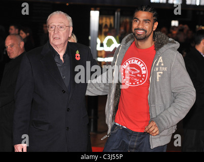 Sir Michael Caine und David Haye die UK-Premiere von "Harry Brown" im Odeon Leicester Square statt. London, England- Stockfoto