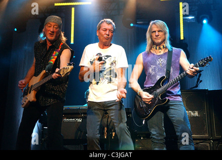 Roger Glover, Ian Gillan und Steve Morse der britischen Rockband Deep Purple durchzuführen auf der Bühne Heineken Music Hall Amsterdam, Stockfoto