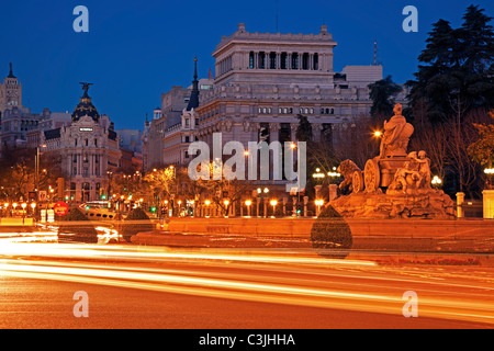 Spanien, Madrid, La Fuente de Cibeles in der Abenddämmerung Stockfoto