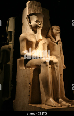 König Haremhab und Gott Amun antiken ägyptischen Statuen Stockfoto