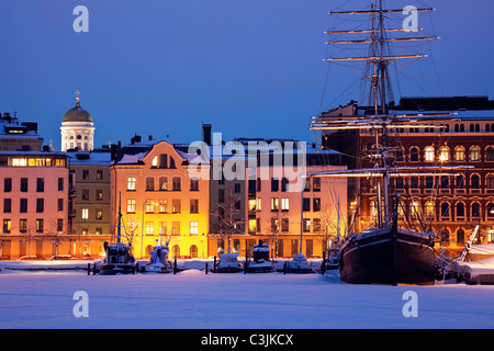 Finnland, Helsinki, Schiffe vor Anker im Hafen Stockfoto