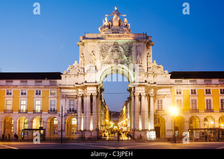 Triumphbogen aus Praça Comercio zur Rua Augusta, Lissabon, Portugal Stockfoto