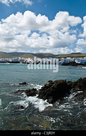 dh PUNTA DE MUJERES LANZAROTE Lanzarote Küstendorf Lava Felsen Ufer Stockfoto