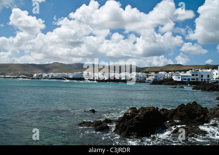 Dh Punta de Mujeres lanzarote Lanzarote Dorf an der Küste Küste Küste aus Lavagestein Dörfer Stockfoto