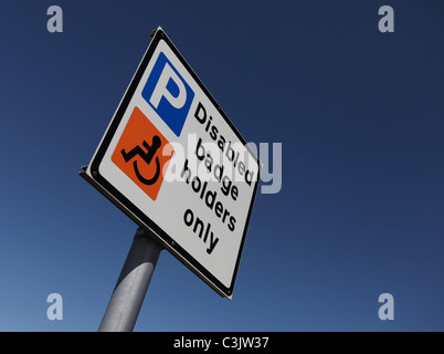 Behindertenausweis können Inhaber nur für behinderte Fahrer auf einem Parkplatz im Vereinigten Königreich. Stockfoto