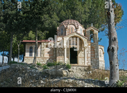 Eine kleine griechisch-orthodoxe Kirche in der Stadt Polemi Stockfoto