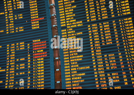 Ankunft / Abfahrt an Bord in Paris Charles de Gaulle International Airport, Frankreich Stockfoto