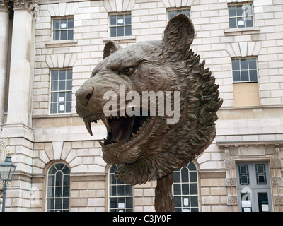 Der chinesische Künstler Ai Weiwei Show von 12 Bronze Tierkopf Skulpturen Somerset House in London Stockfoto
