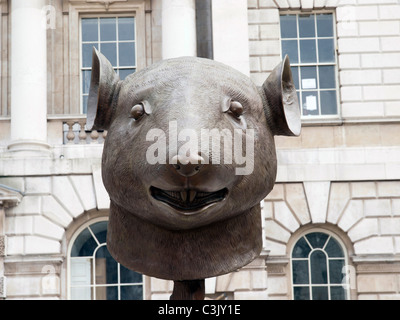 Der chinesische Künstler Ai Weiwei Show von 12 Bronze Tierkopf Skulpturen Somerset House in London Stockfoto