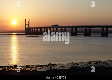 Der zweite Fluss Severn Brücke Kreuzung in der Abenddämmerung. Die Brücke verbindet England Wales trägt die Autobahn M4. Stockfoto