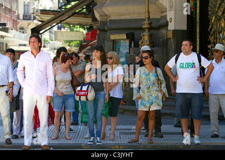 Pedestians an der Calle Florida in den Retiro-Viertel von Buenos Aires, Argentinien. Stockfoto