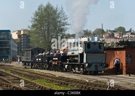 dh Dampfzug Fahrt BRISTOL DOCKS BRISTOL ENGLAND Touristenattraktion Eisenbahnausflug großbritannien Stockfoto