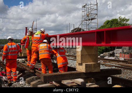 Network Rail die strukturellen Verbesserungen, Gleiserneuerung, Brücke, Reparaturen & Infrastruktur Verbesserungen Arnside, 150 Jahre alten Eisenbahnviadukt, Cumbria, Großbritannien Stockfoto
