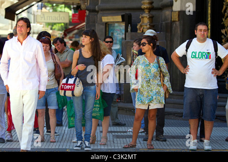 Pedestians an der Calle Florida in den Retiro-Viertel von Buenos Aires, Argentinien. Stockfoto