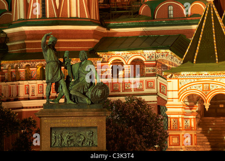 Statue von Minin und Poscharski vor Basilius Moskau Stockfoto