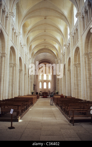 Die Norman Abtei von Saint Georges de Boscherville in das Dorf von Saint-Martin-de-Boscherville baut aus Kalkstein, Normandie Stockfoto